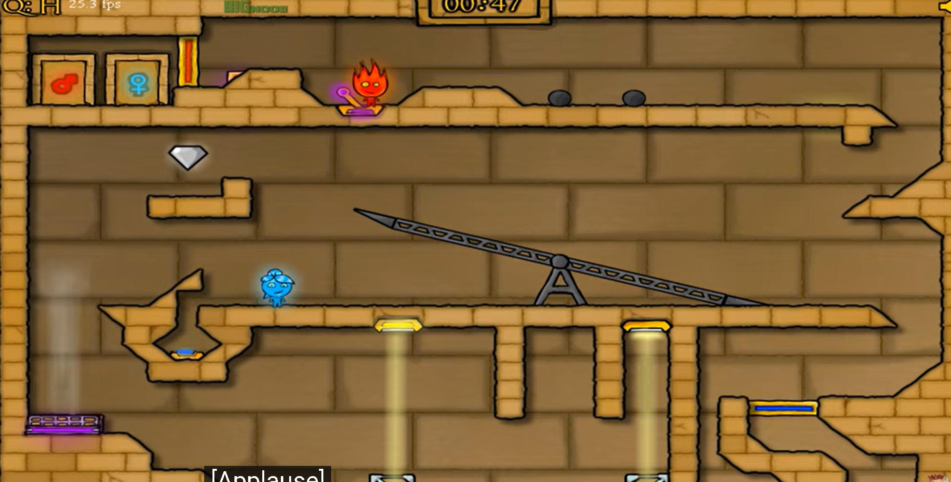 Fireboy and Watergirl 2: The Light Templeのゲーム画面: ファイアーボーイ&ウォーターガールが光線の仕掛けを解く協力パズル